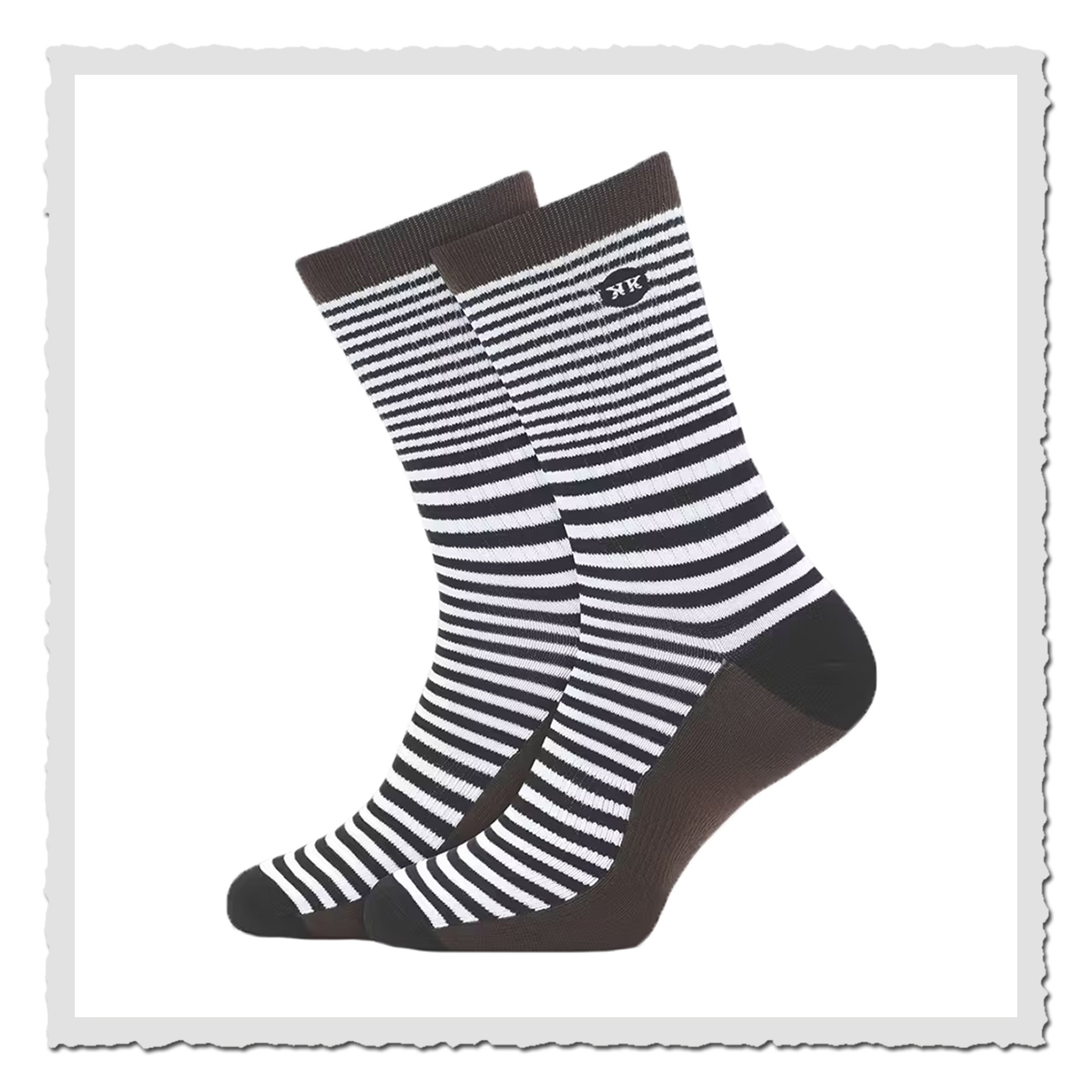 Weiße Socken mit schwarzen Details „Wheelie LT White/Black“ C618329 von The Rokker Company, als Paar seitlich nebeneinander auf weißem Hintergrund dargestellt